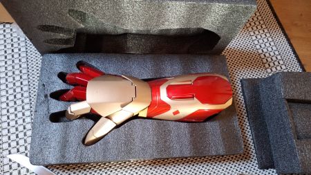 1:1 Life Size Iron-Man Arm Tragbar mit Zielfunktion / Laser