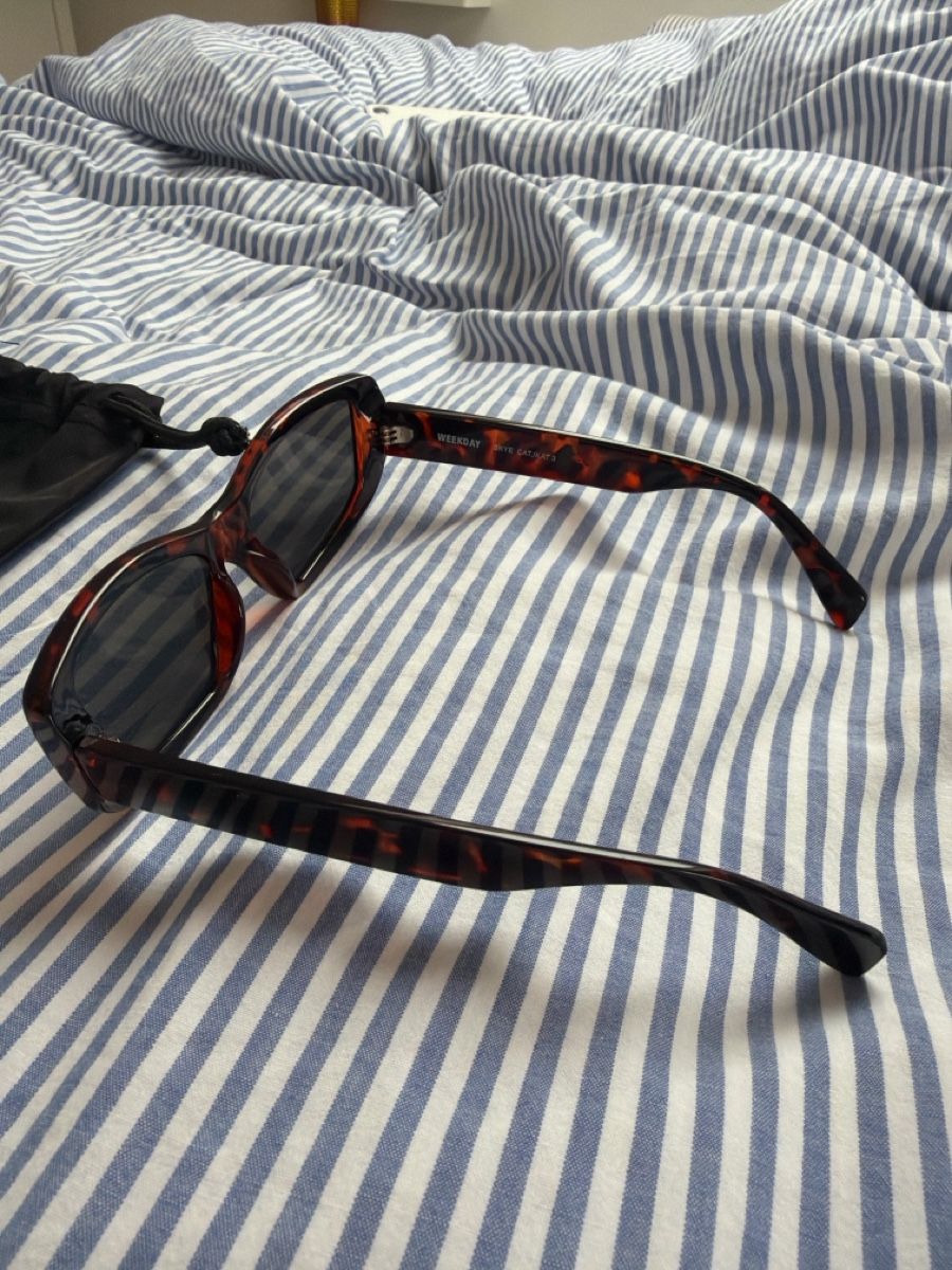 Occhiali & Lenti: Weekday RECTANGULAR SEMI-WIDE SUNGLASSES UNISEX – Usato da Wangen ZH venduto da sha_5flw 1