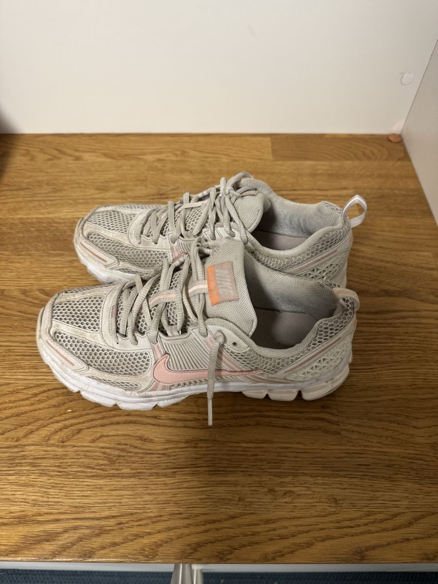 Scarpe da donna: Nike Vomero Grösse 39 – Usato da Münchenbuchsee venduto da LuiConte 1