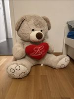 Riesen Teddybär mit Herz