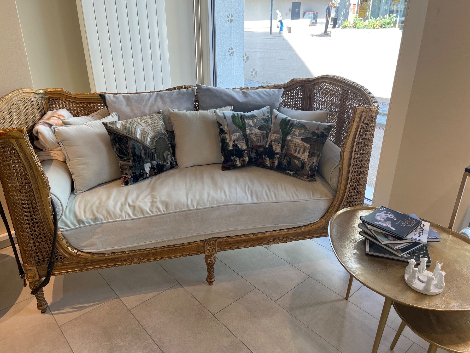 Divani: Sofa, Salontische – Usato da Au SG venduto da ang_g7c9
