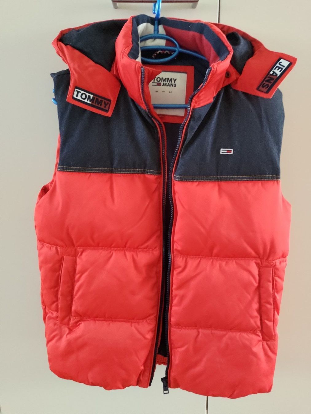 Tommy Hilfiger Gilet & Giacche: Tommy Jeans Weste – Nuovo (secondo la descrizione) da Däniken SO venduto da johnny152