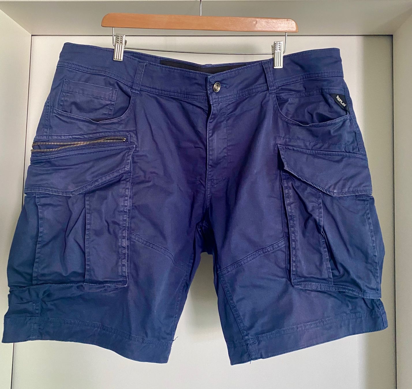 Replay Pantaloni: Replay Herren shorts Blau Gr. 40 – Usato da Zürich venduto da ron_t88f