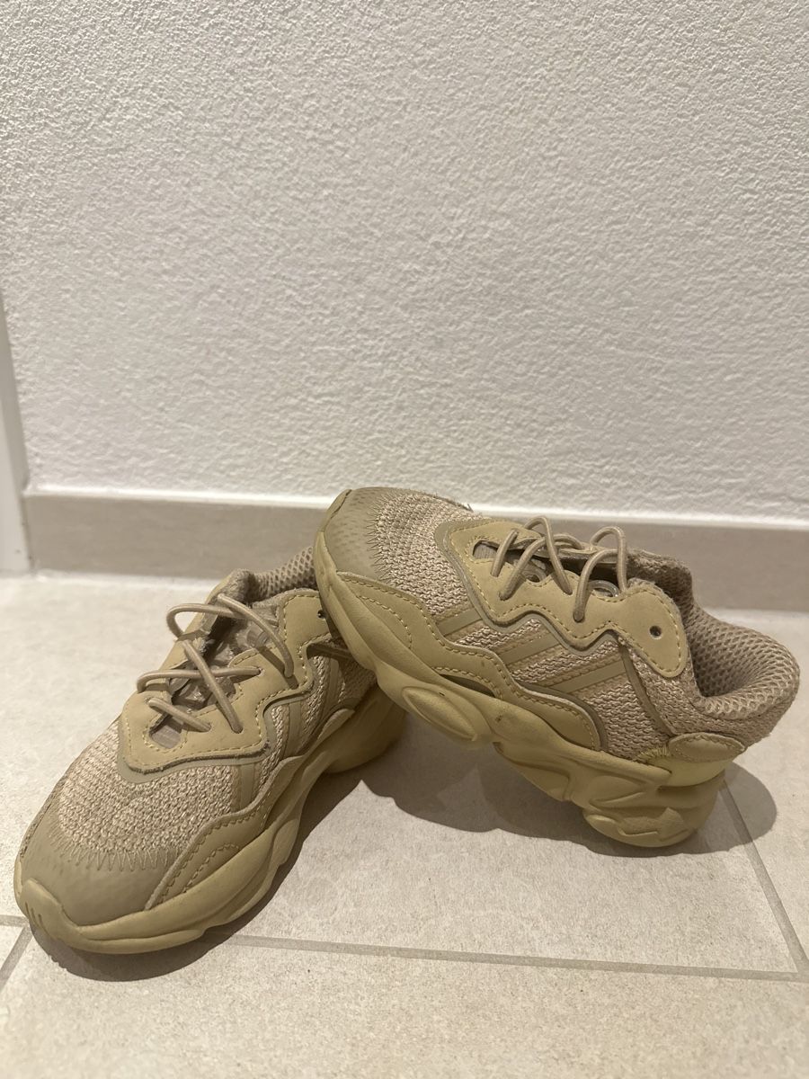 Schuhe für Jungen: Adidas Kinder Schuhe – Gebraucht aus Uzwil von sul_svh6