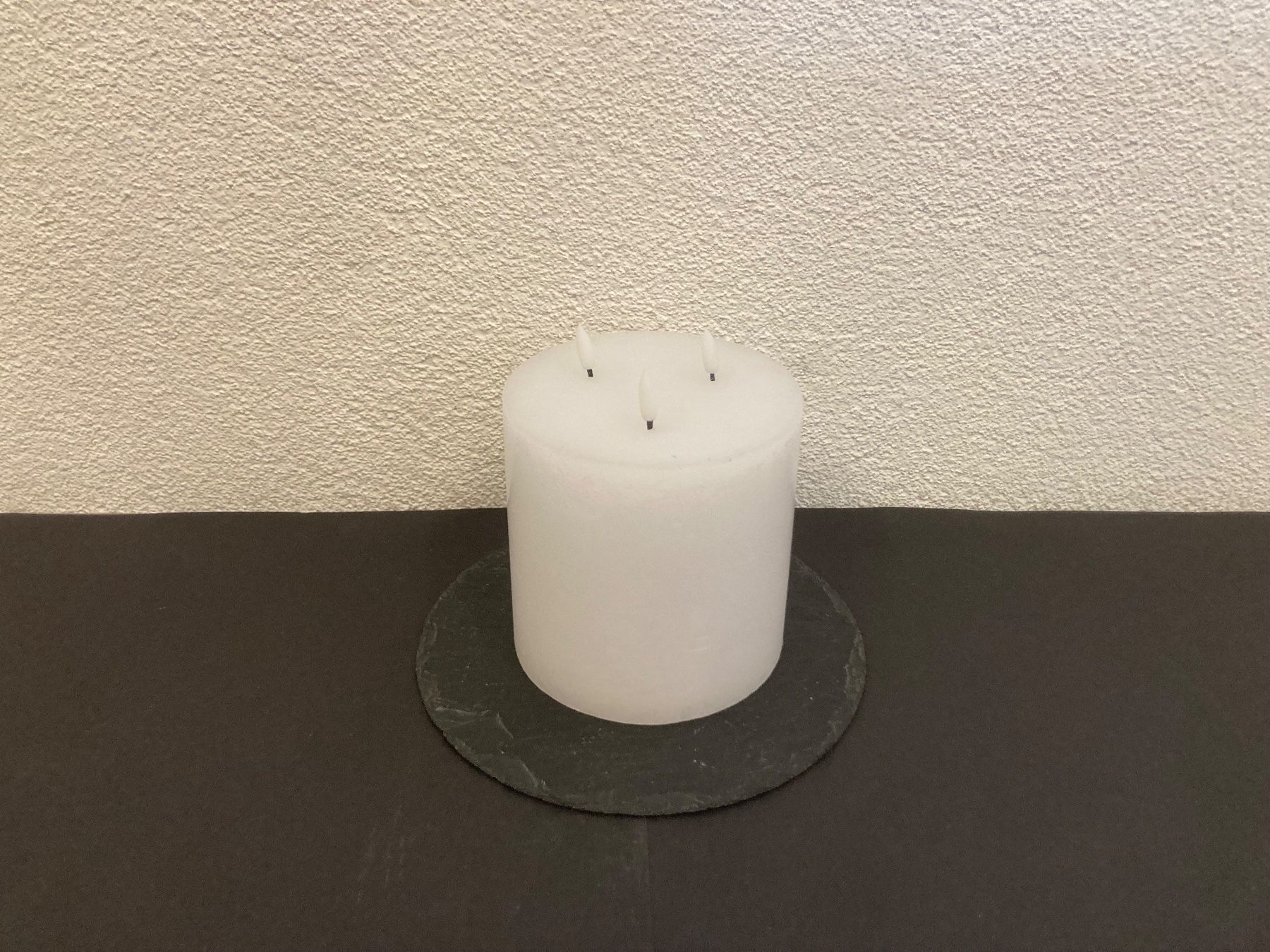 Candele: LED Echtwachs 3-Docht Kerze, 15 x 15 cm, weiss,Timerfunktion – Nuovo e nell'imballaggio originale da Neuenhof venduto da jorogo 1