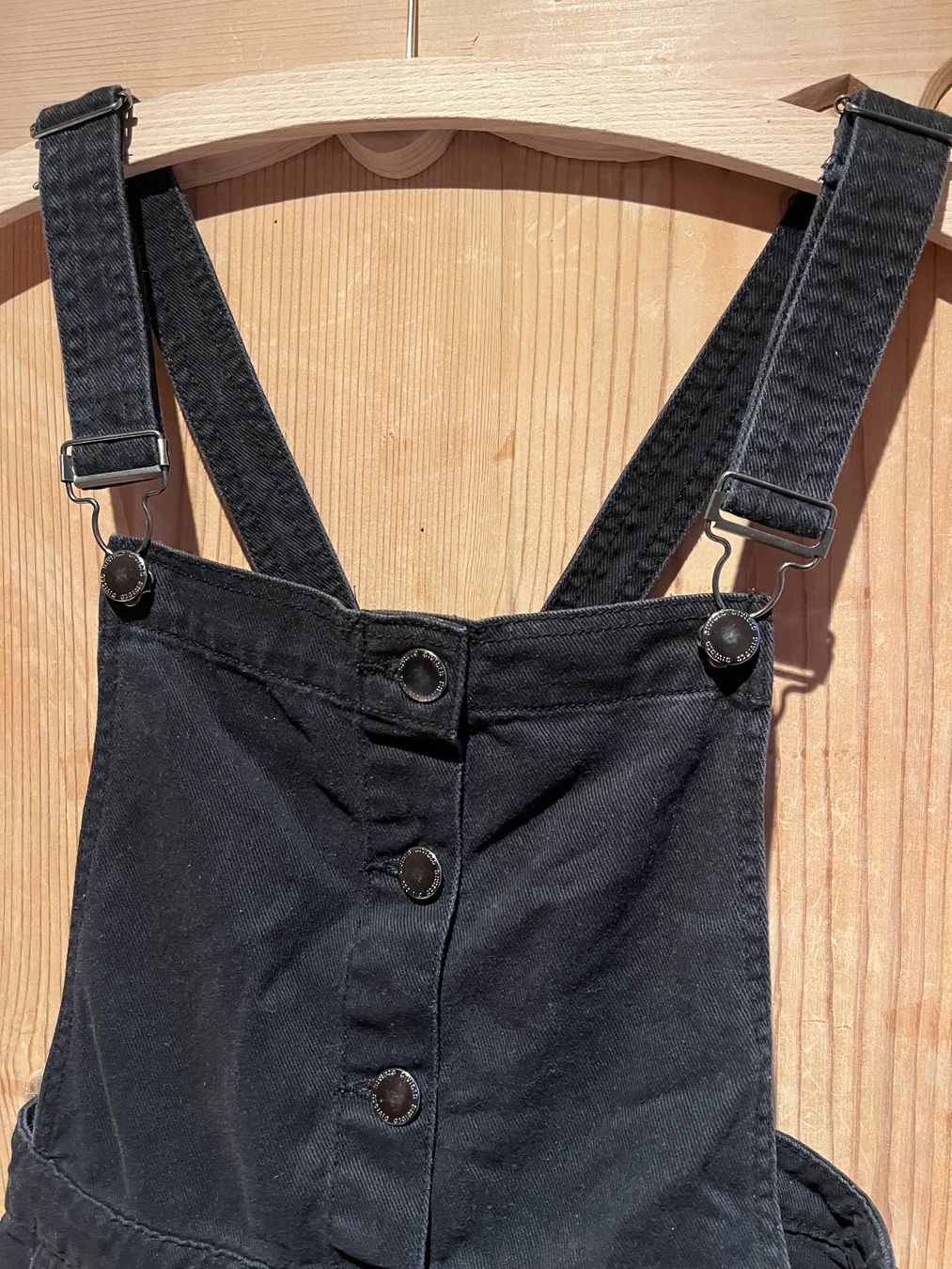 H&M Gonne: Schwarzer Jeans-Latzrock, Gr. 36/38 – Usato da Hinwil venduto da jodrno 1