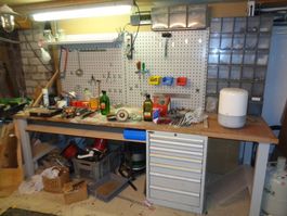 Werkbank mit Schubladenstock Rückwand Schraubstock