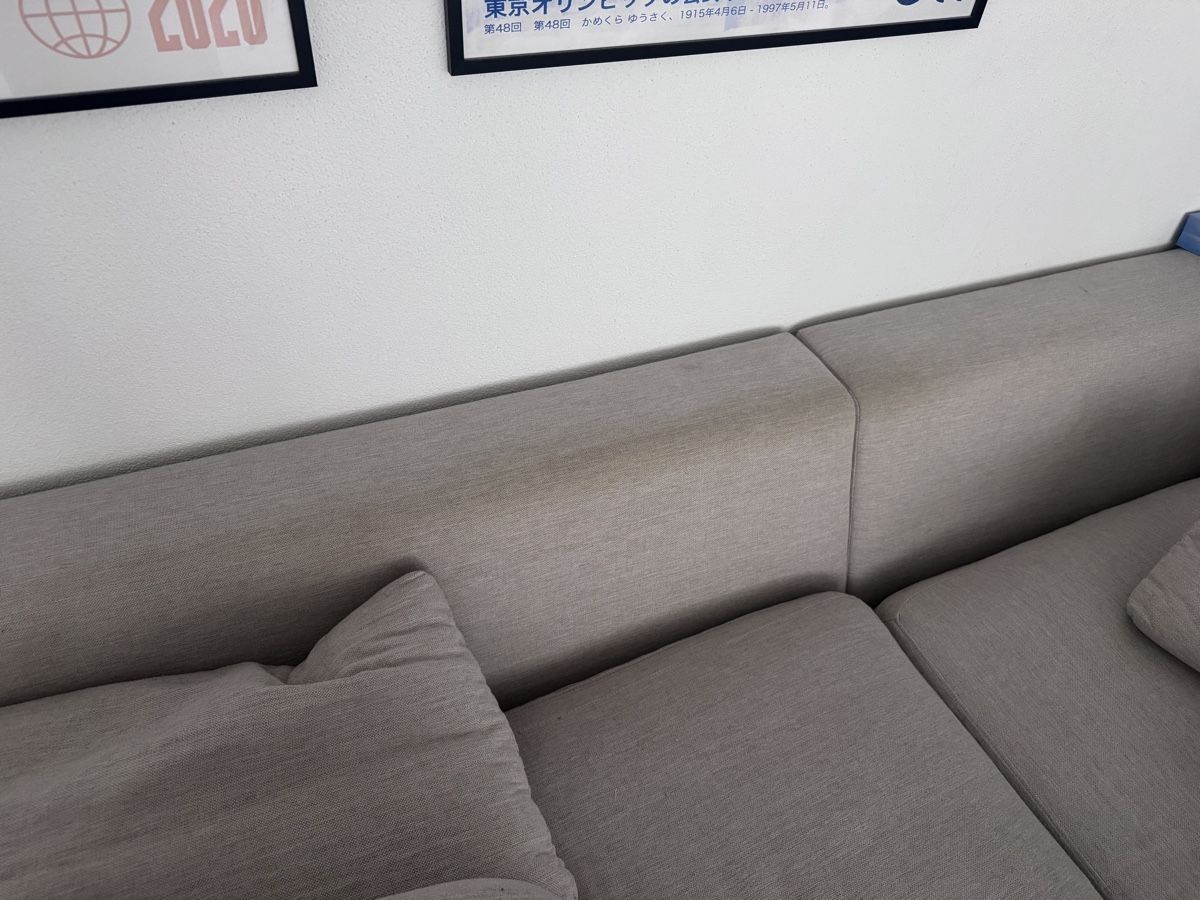 Divani: Bequemes Ecksofa hellgrau/beige mit Flecken – Usato da Lachen SZ venduto da sodascents 3