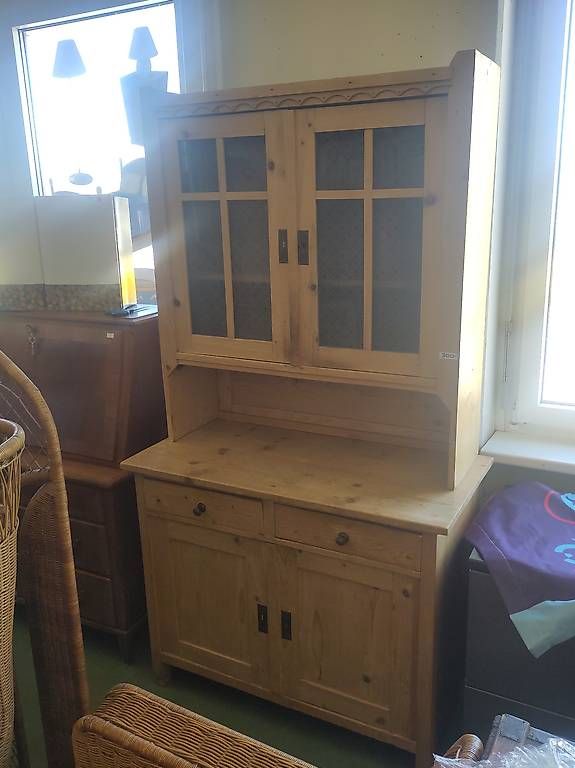 Buffets: Holzbuffet mit Vitrine – D'occasion à Pratteln par Cartonsducoeur_bl