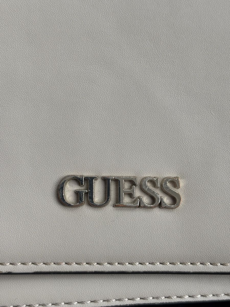Guess Borse da donna: Guess Tasche,  mit verschiedenen Trageoptionen – Usato da Fehraltorf venduto da lea_9bt5 1