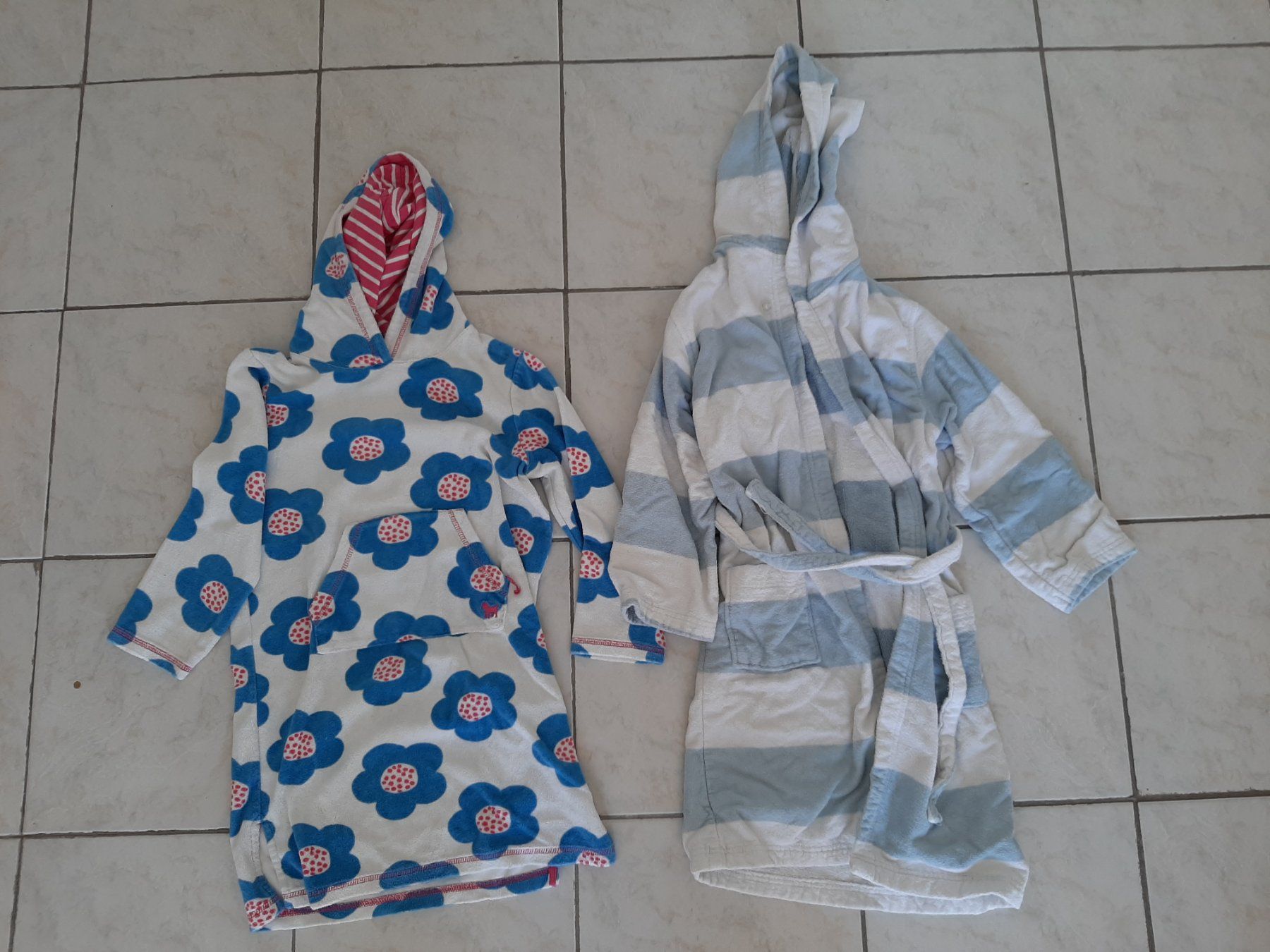 Lotti & Set di vestiti: Kleiderpaket gr 128 – Usato da Brissago venduto da lucabell 1