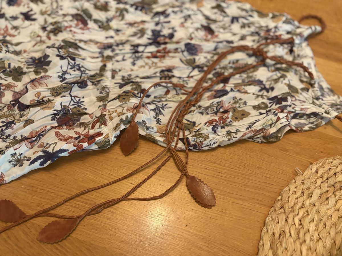 Kleider: Robe d’ete taille S – Gebraucht aus Attalens von Skorpionica