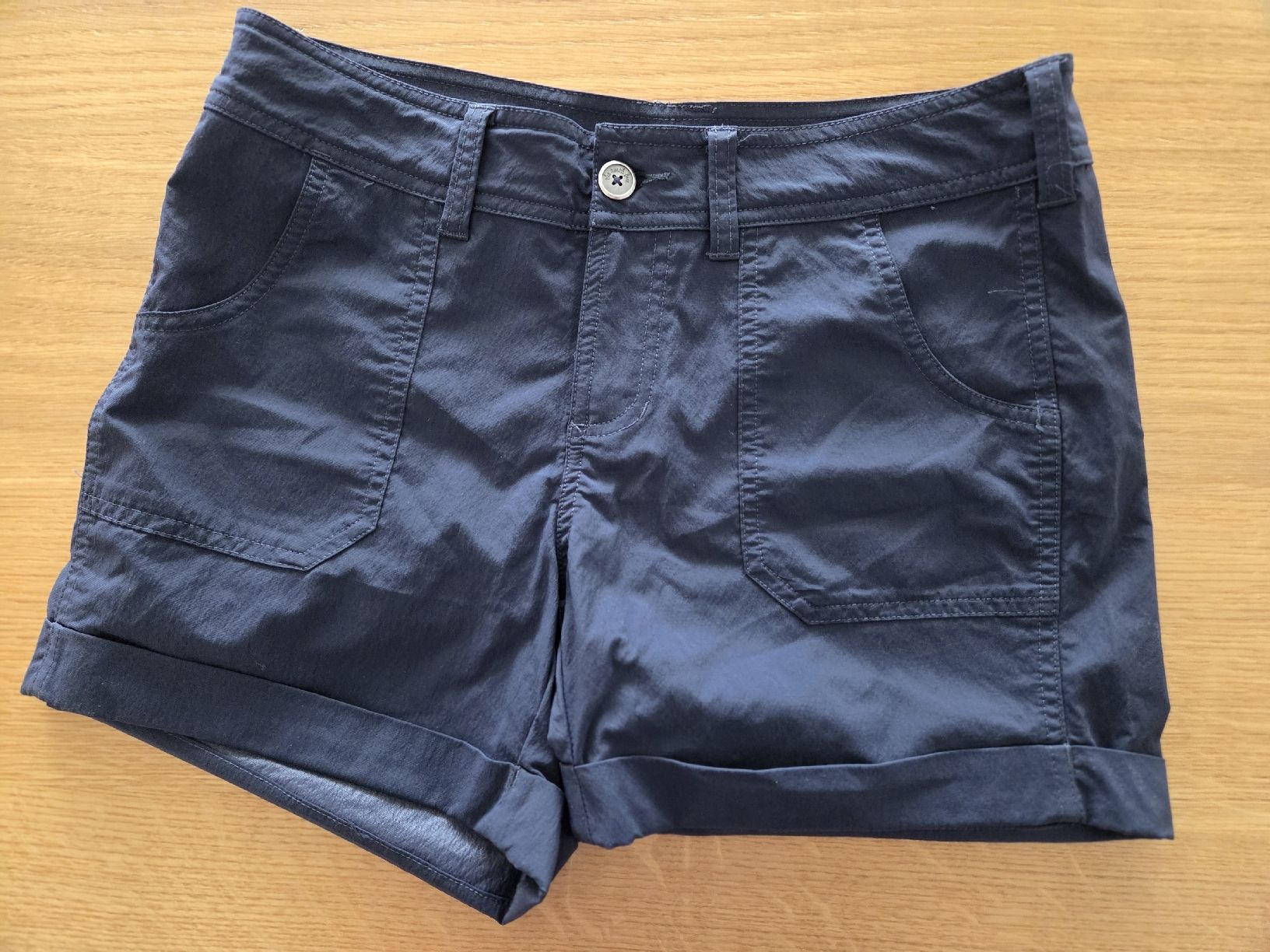 North Face Pantalons: The North Face Wandershorts Size 4 dunkelblau – D'occasion à Oberuzwil par Umlobo