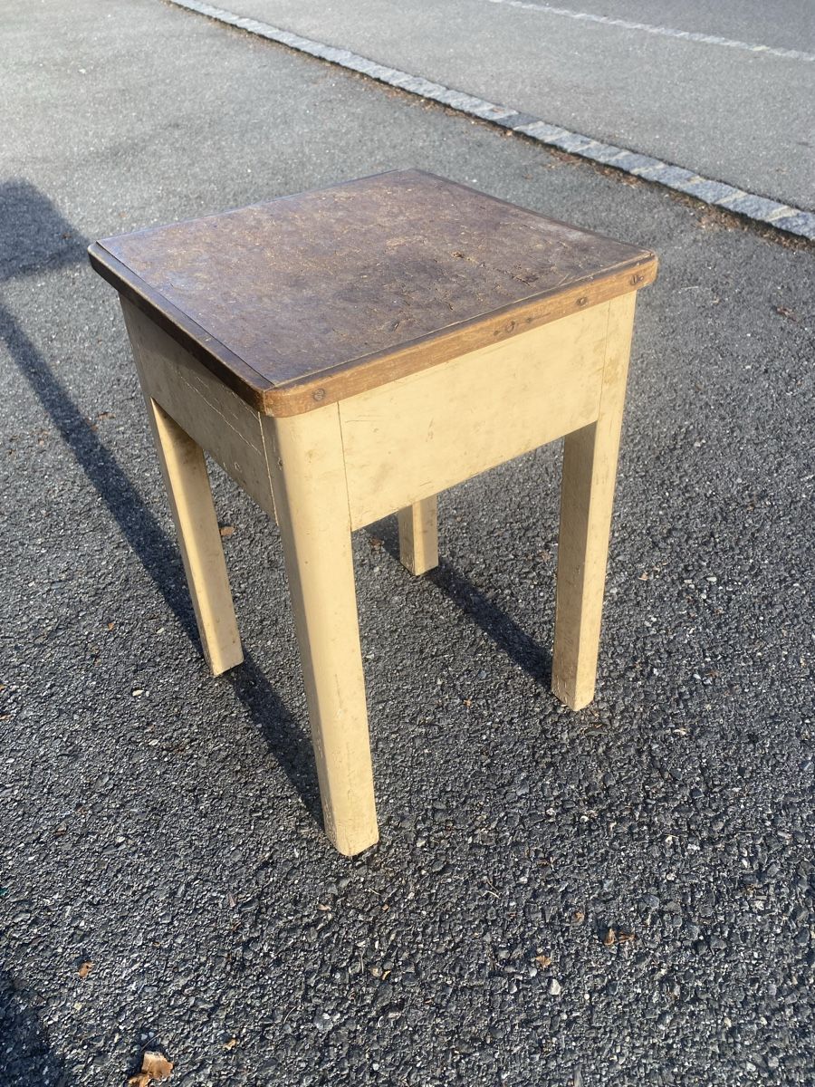 Sgabelli: Ancien tabouret avec petit coffre. – Usato da Concise venduto da collinet.1426 1