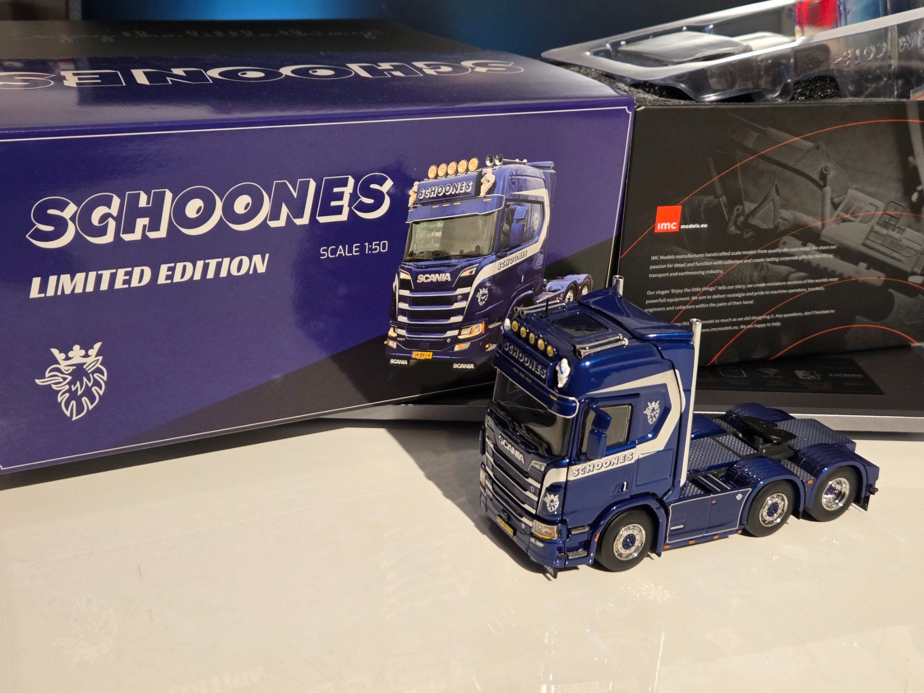 Scania Kit di modellismo & Modellini statici: Scania Schoones IMC 1:50 – Nuovo e nell'imballaggio originale da Baar venduto da Liebherrbagger