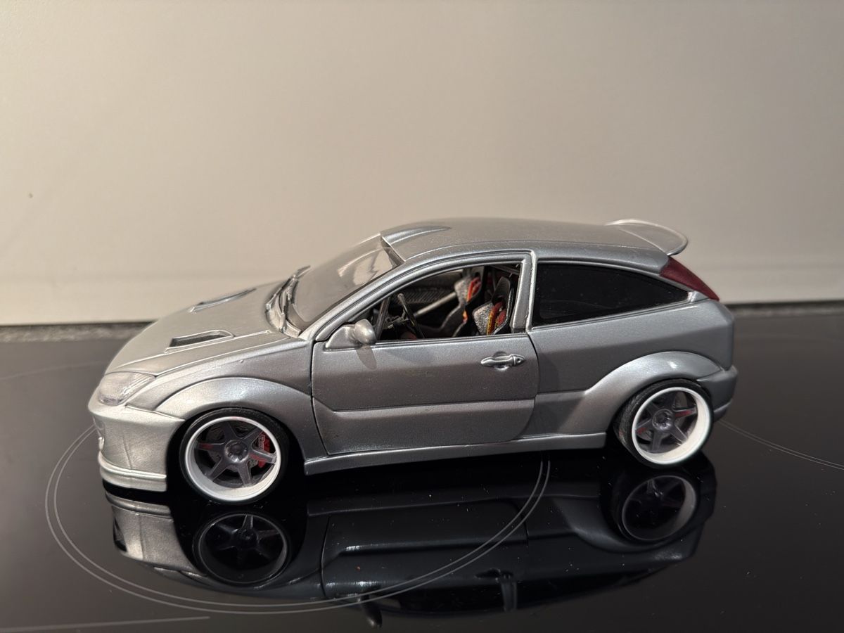 Bburago Modellautos: Ford Focus Tuning - 1/18 - Bburago – Gebraucht aus Wolfwil von Rolex1 1