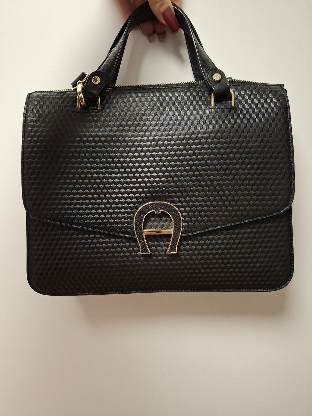 Aigner Altro in  Abbigliamento & Accessori: Aigner Handtasche Schwarz Top Zustand – Nuovo (secondo la descrizione) da Oberarth venduto da majaromano