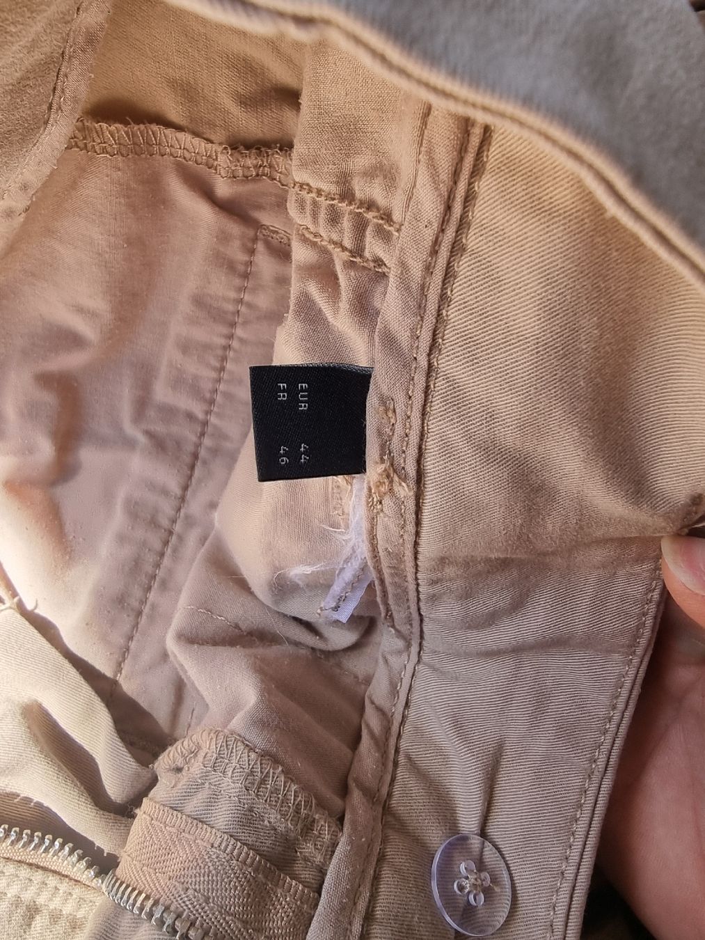 C&A Pantaloni: Stoffhose kurz EU44 – Usato da Balzers venduto da Homeandgarden 2