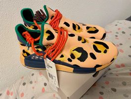 Adidas x Pharrell Williams HU NMD Sneakers mit Animal-Print
