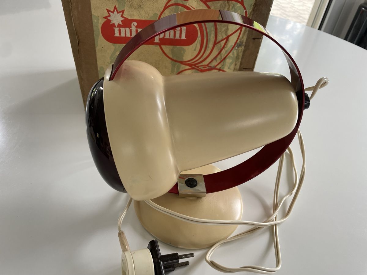 Philips Lampade: Lampe Infrafil Philips de Charlotte Perriand – Usato da Les Genevez JU venduto da fabliane 2