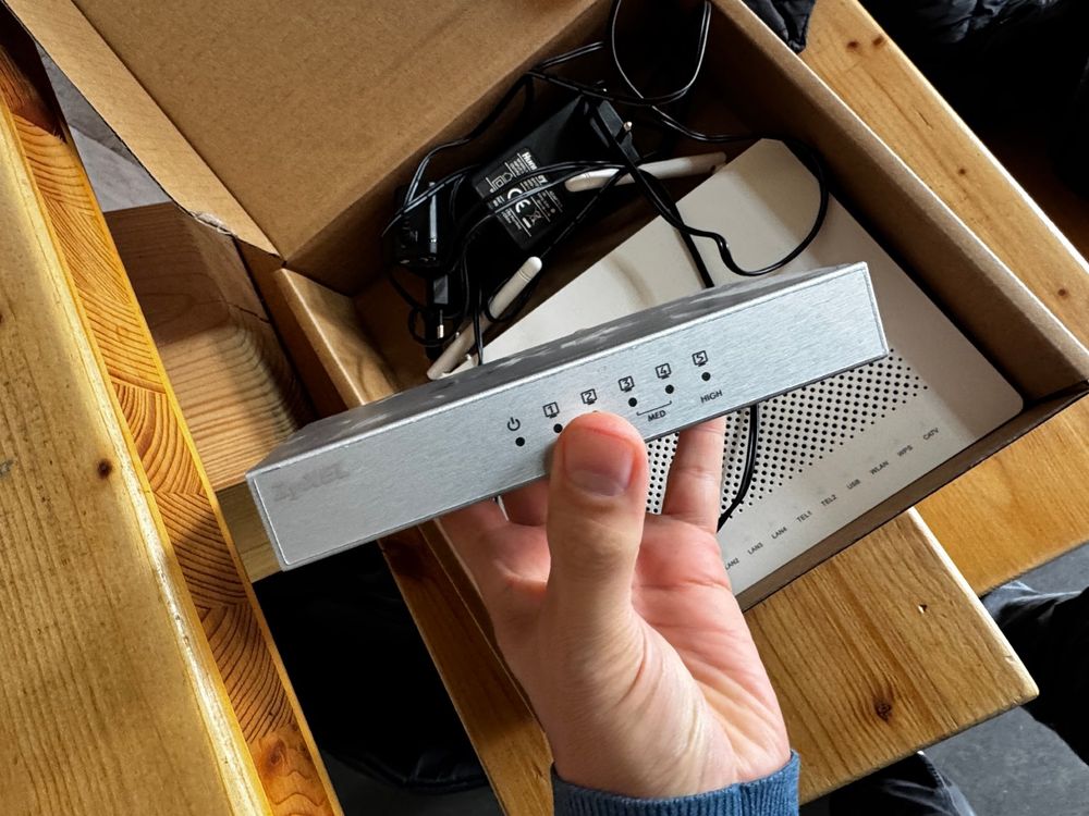 Zyxel Modem und Huawei Ethernet Switch, 2 Geräte, gebraucht (Gebraucht ...