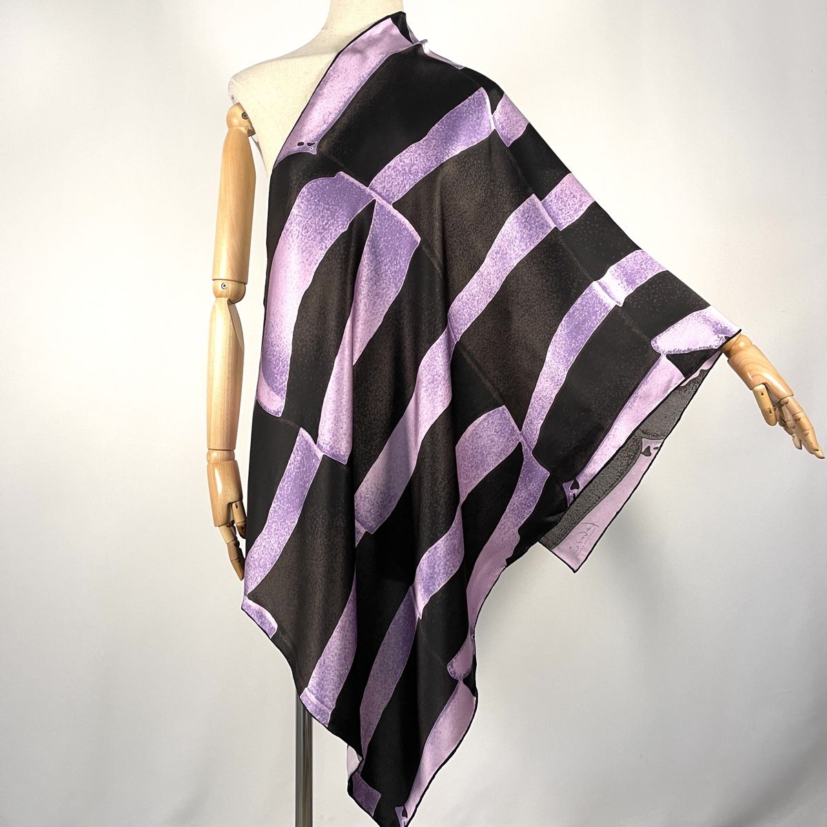 Fabric Frontline Foulard & Sciarpe: FABRIC FRONTLINE Silk Scarf – Nuovo (secondo la descrizione) da Emmen venduto da Nightingale_2022