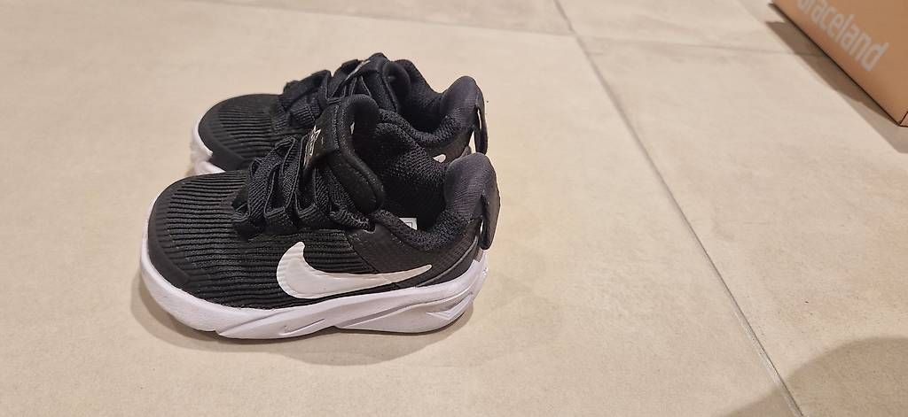 Nike Schuhe für Jungen: NIKE Schuhe Gr. 18.5 schwarz – Gebraucht aus Plons von fra_8cp5