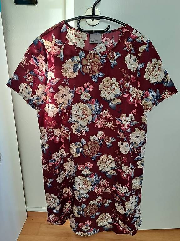 Vestiti: Blumenkleid Vero Moda Grösse S inkl. Versand CH – Usato da Winterthur venduto da ste_jhr6