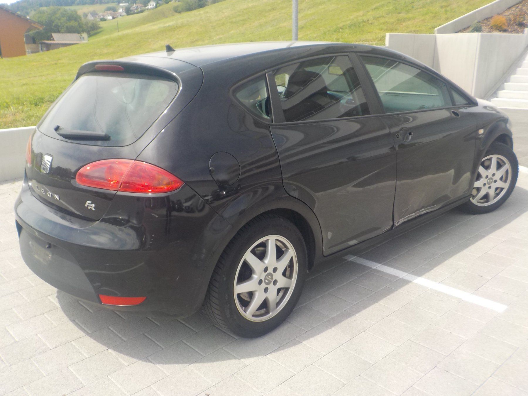 Seat Autos: Seat Leon 2.0 FR TFSI Unfall – Defekt aus Kaltbrunn von ROCL21 1