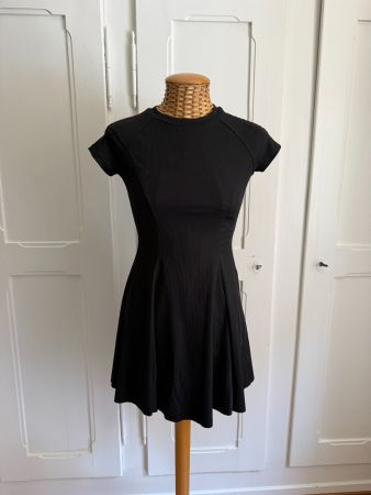 BERSHKA - Kleidchen schwarz schwingend S