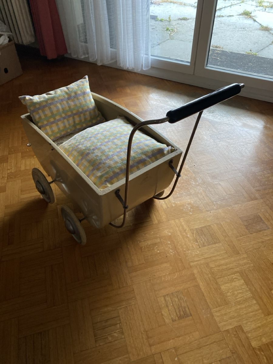 Carrozzine per bambole: Antiker Puppenwagen – Usato da Hinwil venduto da Familie_99 1