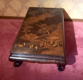 Tavoli: table chinoise laquée (fin 19eme) – Usato da Ponts-de-Martel venduto da Henri-Louis