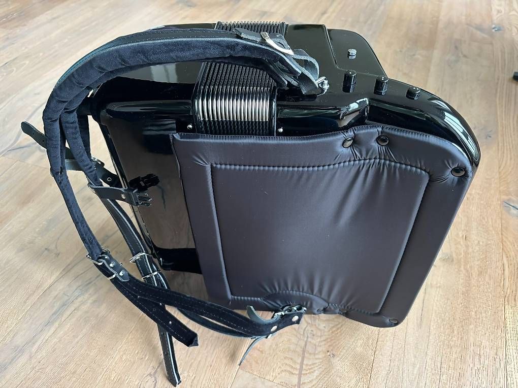 Strumenti musicali: Neuwertiges Excelsior Knopf-Convertor-Akkordeon – Usato da Brugg AG venduto da Knup0 4