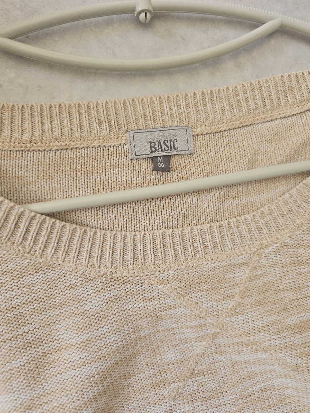 Maglioni & Felpe: Pull BASIC, taille M, couleur crème et beige – Usato da Sornetan venduto da T.a333 2