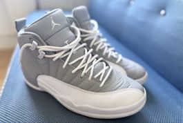 Nike Air Jordan 12 Retro grau weiss Grösse 44 neuwertig