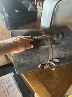 Alter Lederkoffer / Vintage Deko-Koffer mit Patina – Requisi