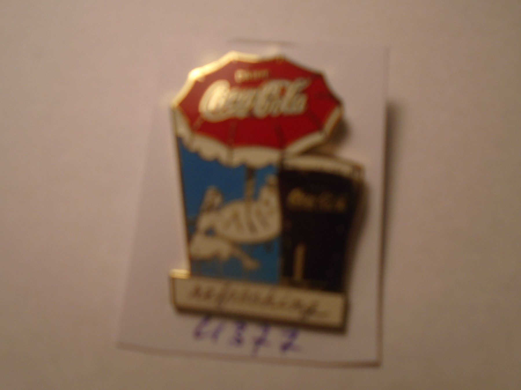 Coca-Cola Placchette & Badge: 1 Coca-Cola Pin  "Refreshing" (U377) – Usato da Winterthur venduto da Beli2000