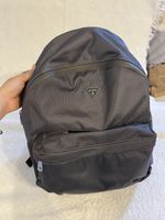 Guess Rucksack grau mit Etikett neu!