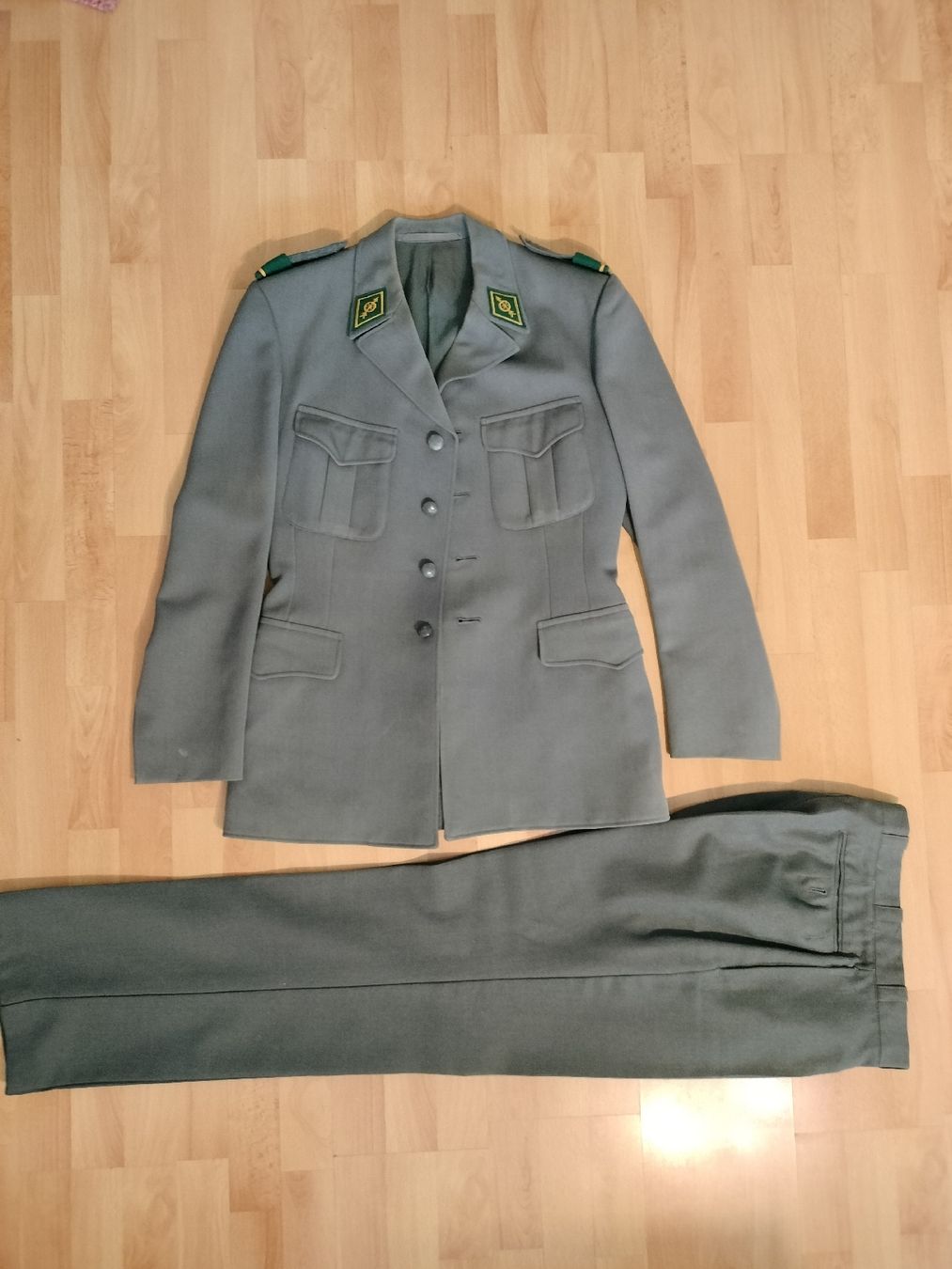 Schweizer Armee Uniformi: Schweizer Armee Militär Uniform – Usato da Schwanden Sigrisw venduto da Wibe81
