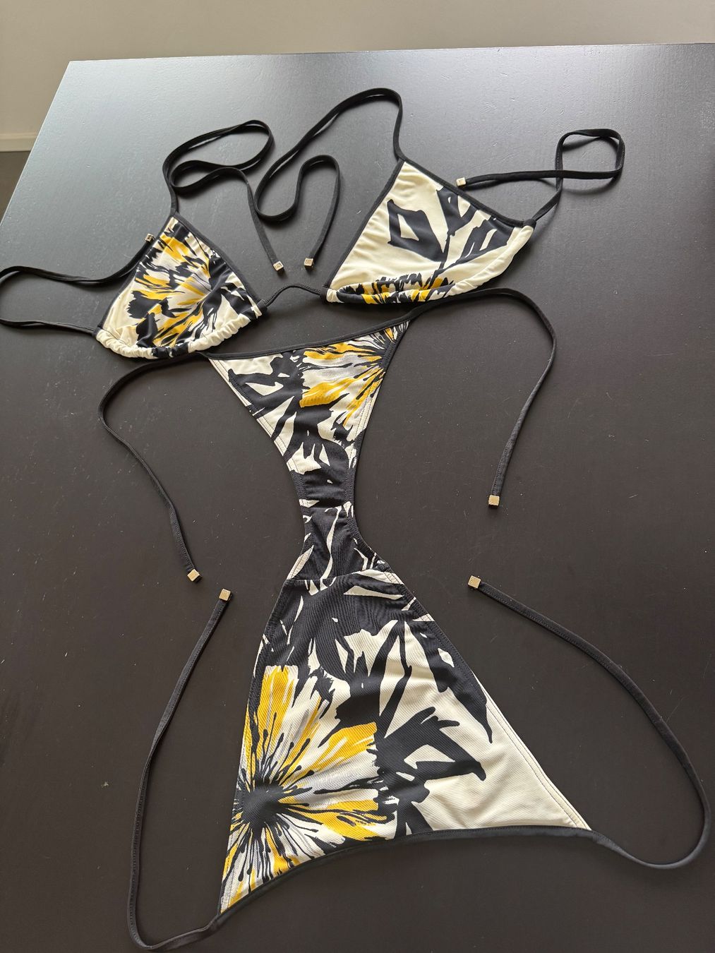 Gucci Costumi da bagno & Bikini: Gucci Bikini schwarz weiss Blumenmuster – Nuovo (secondo la descrizione) da Zürich venduto da Jen10 8