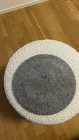 Klassische Baskenmützen in Grau