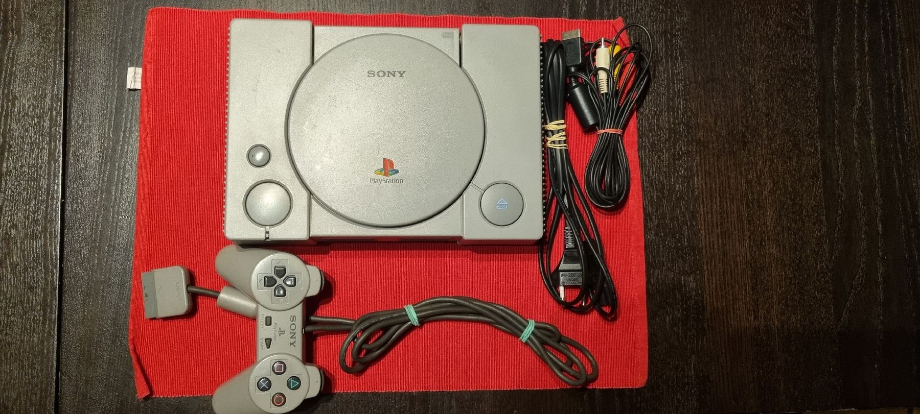 Sony Console: Sony PlayStation 1 Console - Retro Gaming Fun! – Usato da Allschwil venduto da NDSS9483
