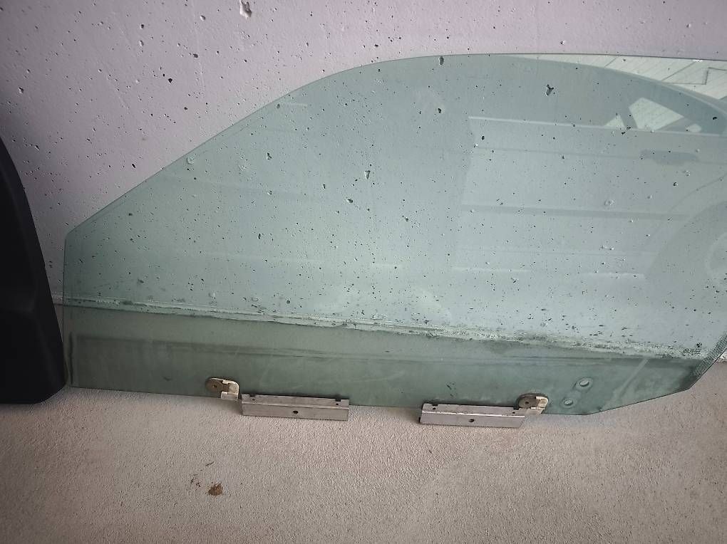 Tutti pezzi di ricambio auto: BMW E36 Coupe Scheibe Fahrerseite. – Usato da Zihlschlacht venduto da rad_vvm9