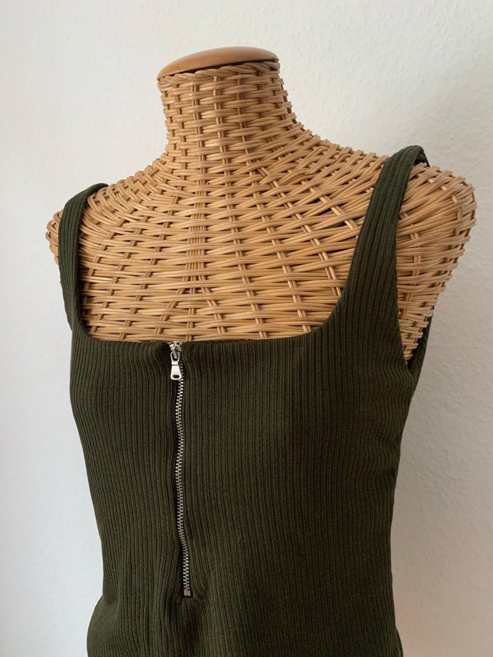 Zara Top: ZARA - Top olivgrün gerippt S – Usato da Zürich venduto da Diazaio 1