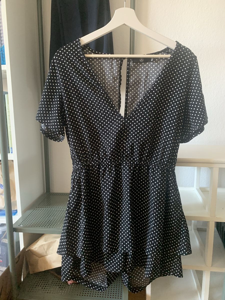 Tute: PUNKTE JUMPSUIT MIT V-AUSSCHNITT – Nuovo (secondo la descrizione) da Basel venduto da ari_xy65
