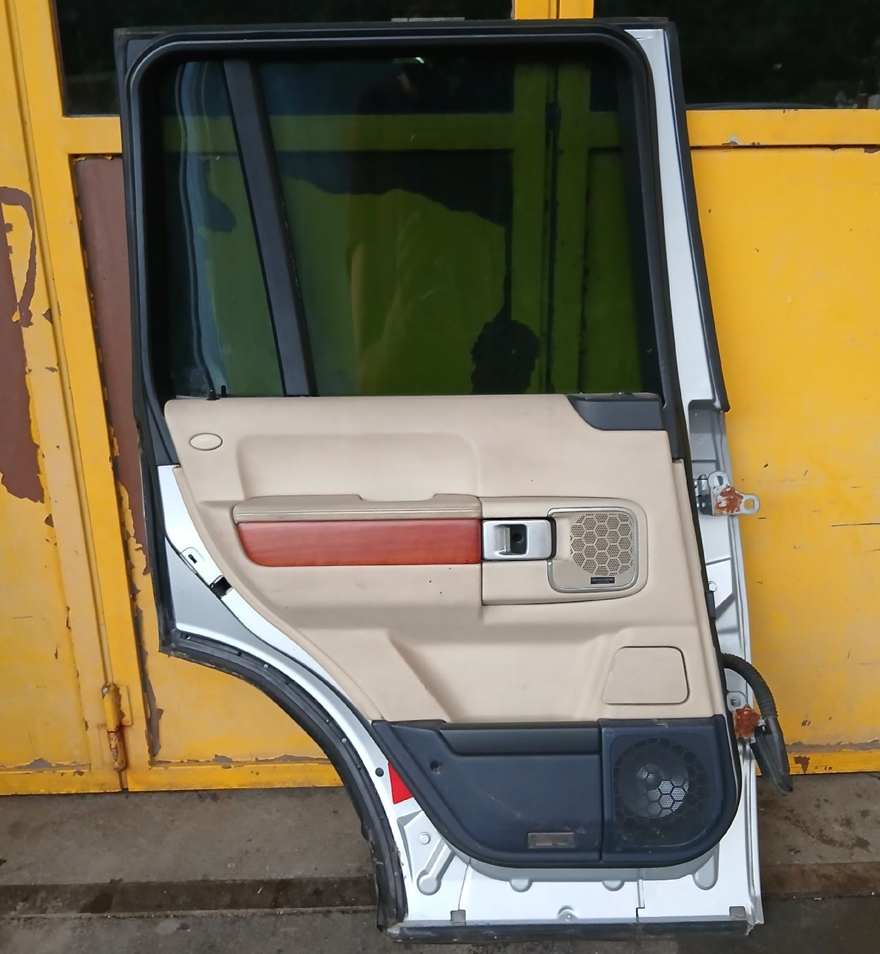 Land Rover Alle Autoersatzteile: Portière arrière gauche Range Rover 2002-2012  – Gebraucht aus la heutte von Auto-stock 2