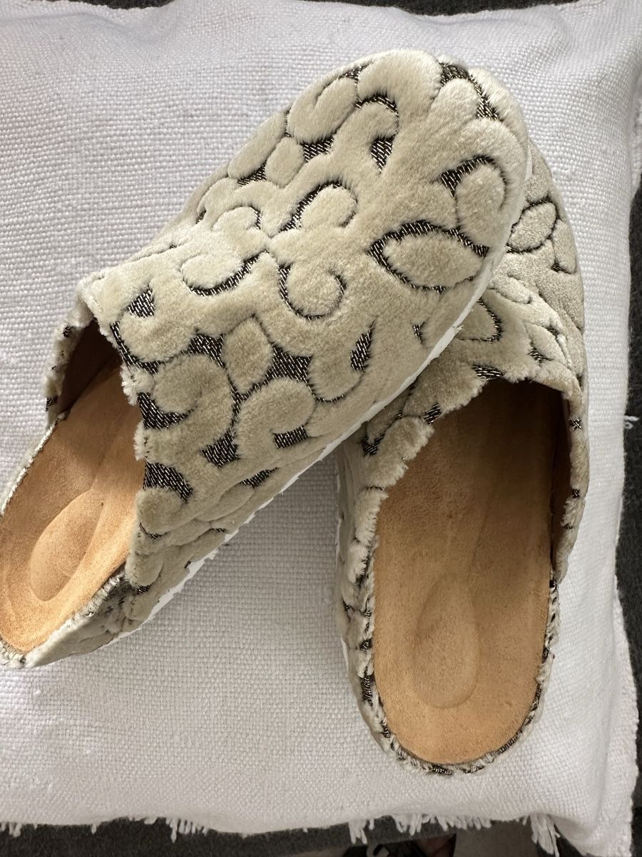 Damenschuhe: Schuhe/ Halbschuhe/ Hausschuhe handgefertigt – Neu und originalverpackt aus Opfikon von Zentou 1
