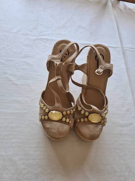 Scarpe da donna: sandales à talons pointure – Usato da La Croix (Lutry) venduto da azzura01 1