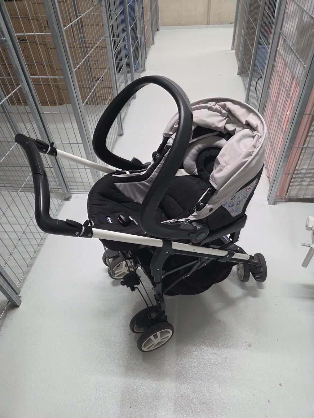 Chicco Kinderwagen: Chicco Kinderwagen/Kindersitz Set – Gebraucht aus Liestal von kay_jzx8 8