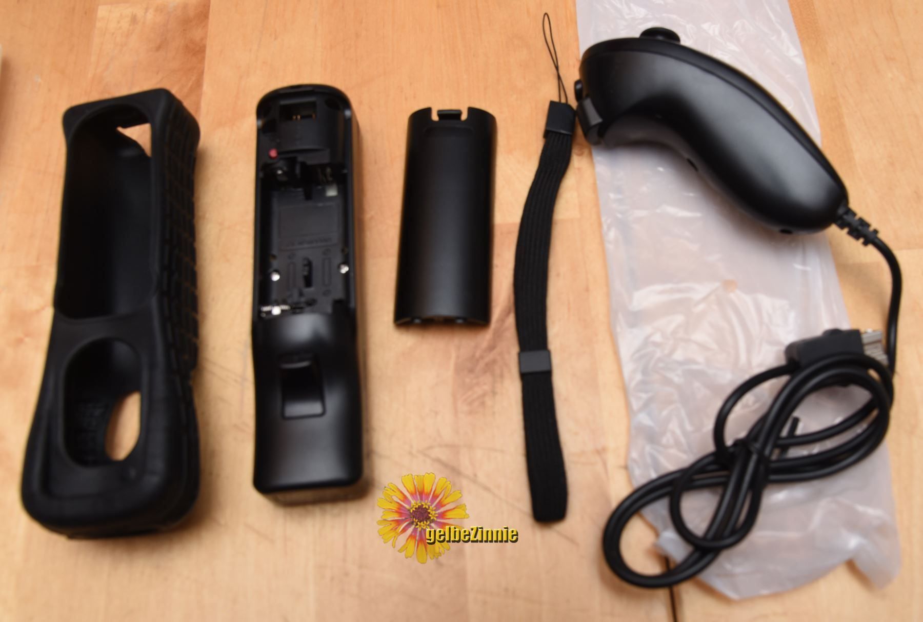 Controller: Wii Controller Schwarz mit Nunchuk (NEU) – Nuovo (secondo la descrizione) da Frenkendorf venduto da gelbeZinnie 1